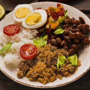 Arroz, Feijão, Farofa, Salada e Ovo